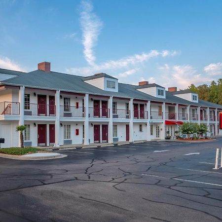 Red Roof Inn & Suites Wilson Exterior photo