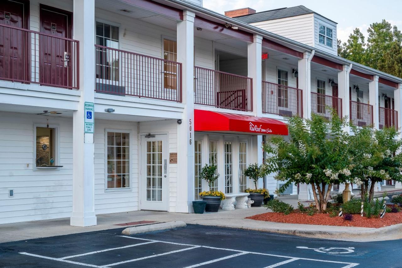 Red Roof Inn & Suites Wilson Exterior photo