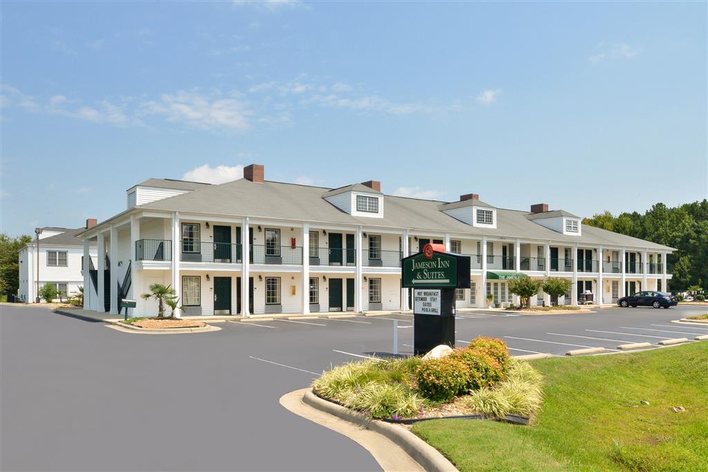 Red Roof Inn & Suites Wilson Exterior photo