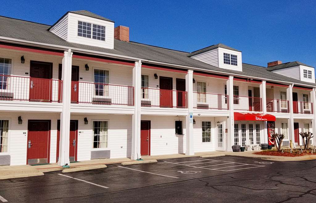 Red Roof Inn & Suites Wilson Exterior photo